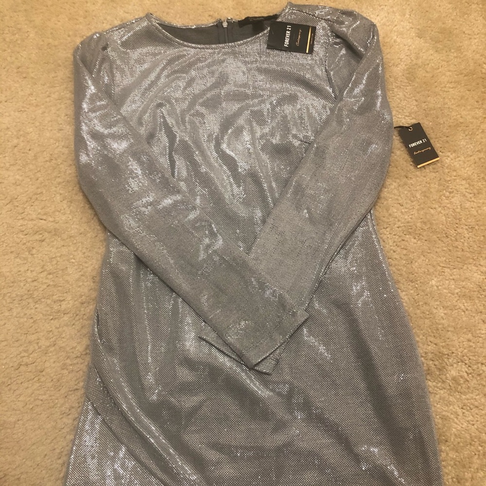 New with tags... Silver Sparkling dress. Size: L